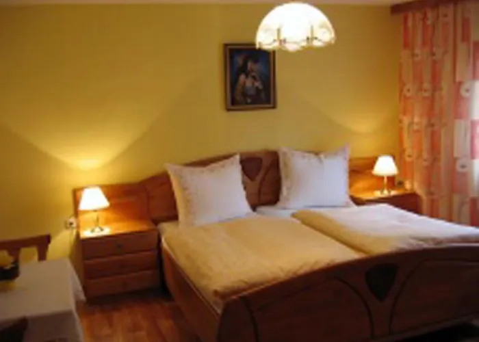 Gaestehaus Gisela 招待所 Bruck am Ziller