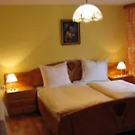 Gaestehaus Gisela ゲストハウス Bruck am Ziller