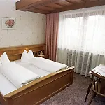Gaestehaus Gisela ゲストハウス 3*